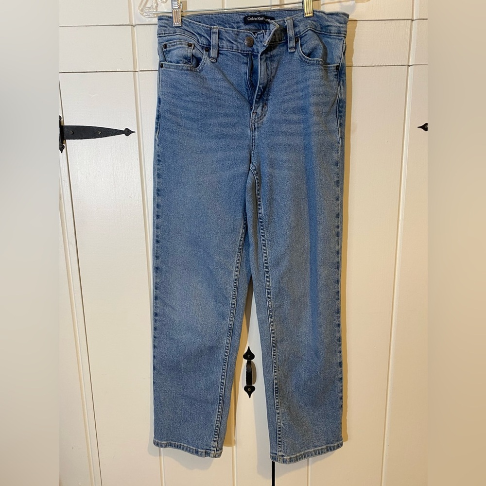 Calvin Klein high-rise straight-leg jeans in a light blue wash. Size 4.